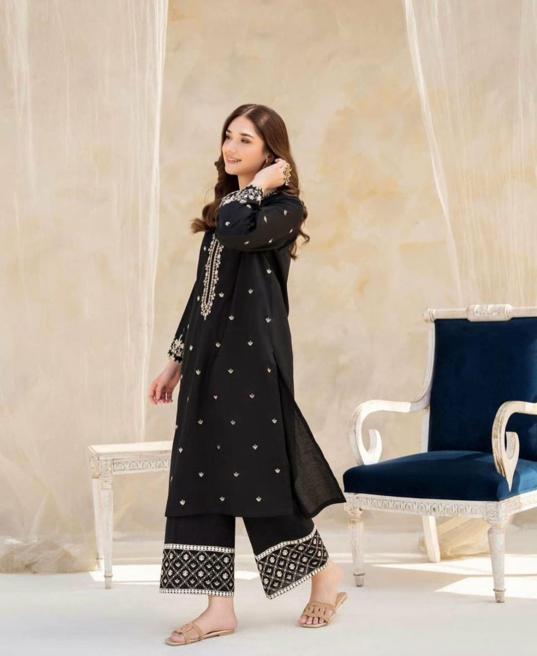Black Hoor Emboridered 2pc