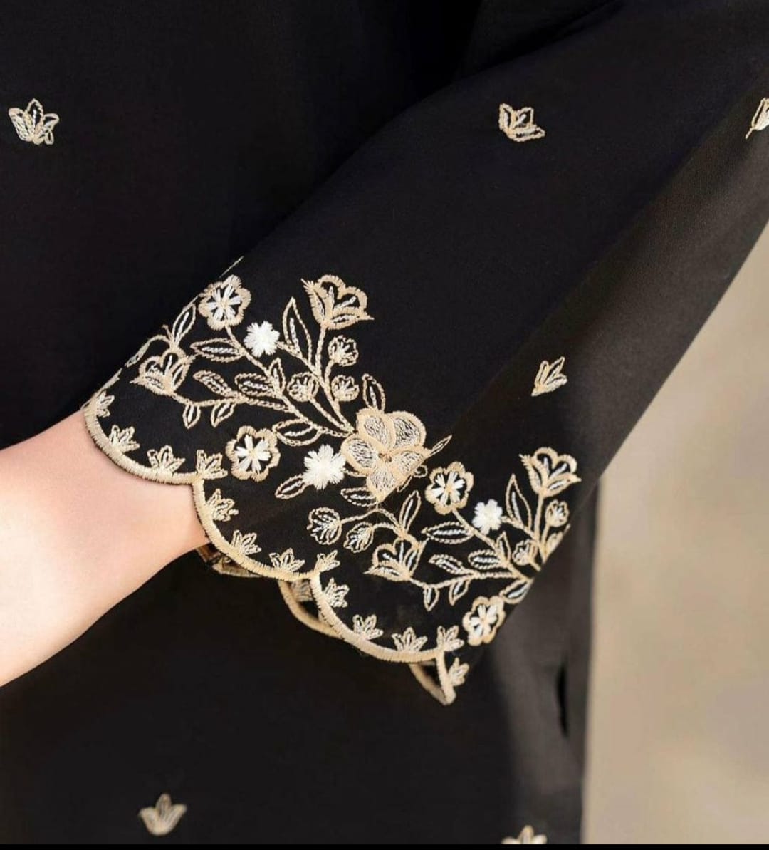 Black Hoor Emboridered 2pc