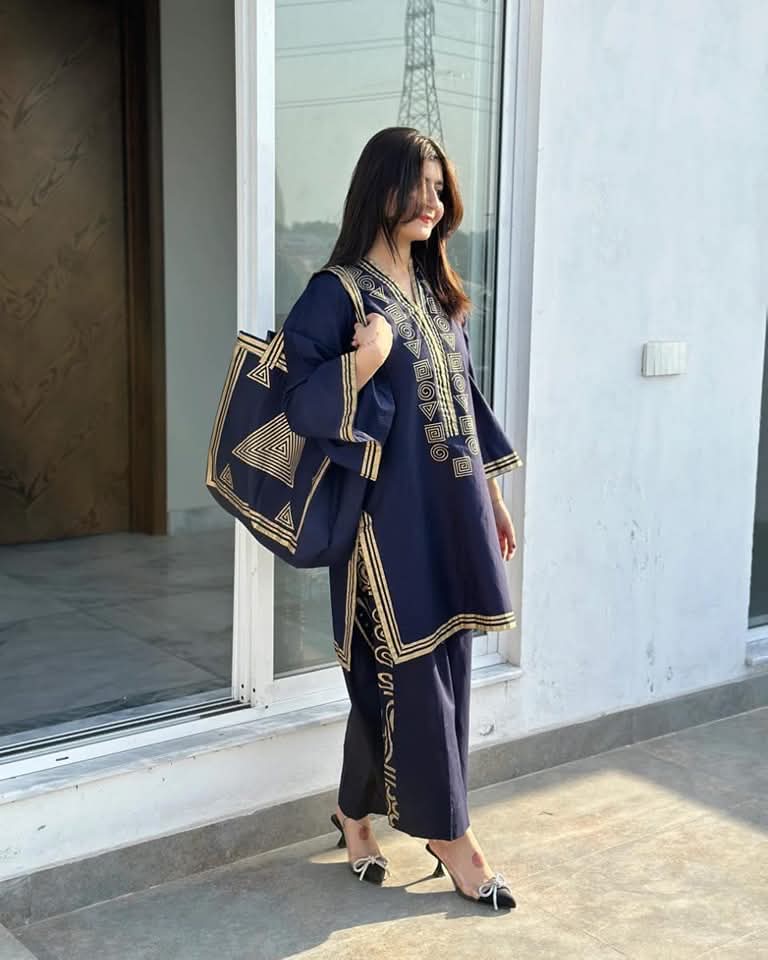 Free Hand Bag+Pyramid Design 2Pcs