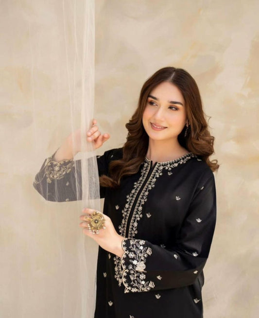 Black Hoor Emboridered 2pc